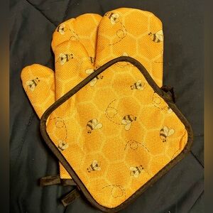 Amazon Brand Honeybee Potholder Set - NEW